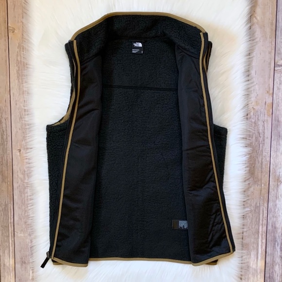 The North Face Men’s North Peak Black Fleece Vest - Picture 4 of 8